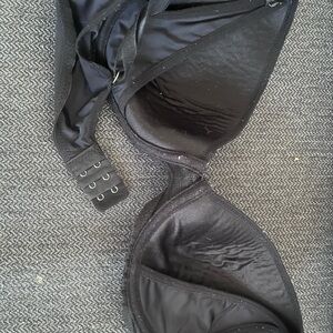 Elegant Black Women's Bra pumping